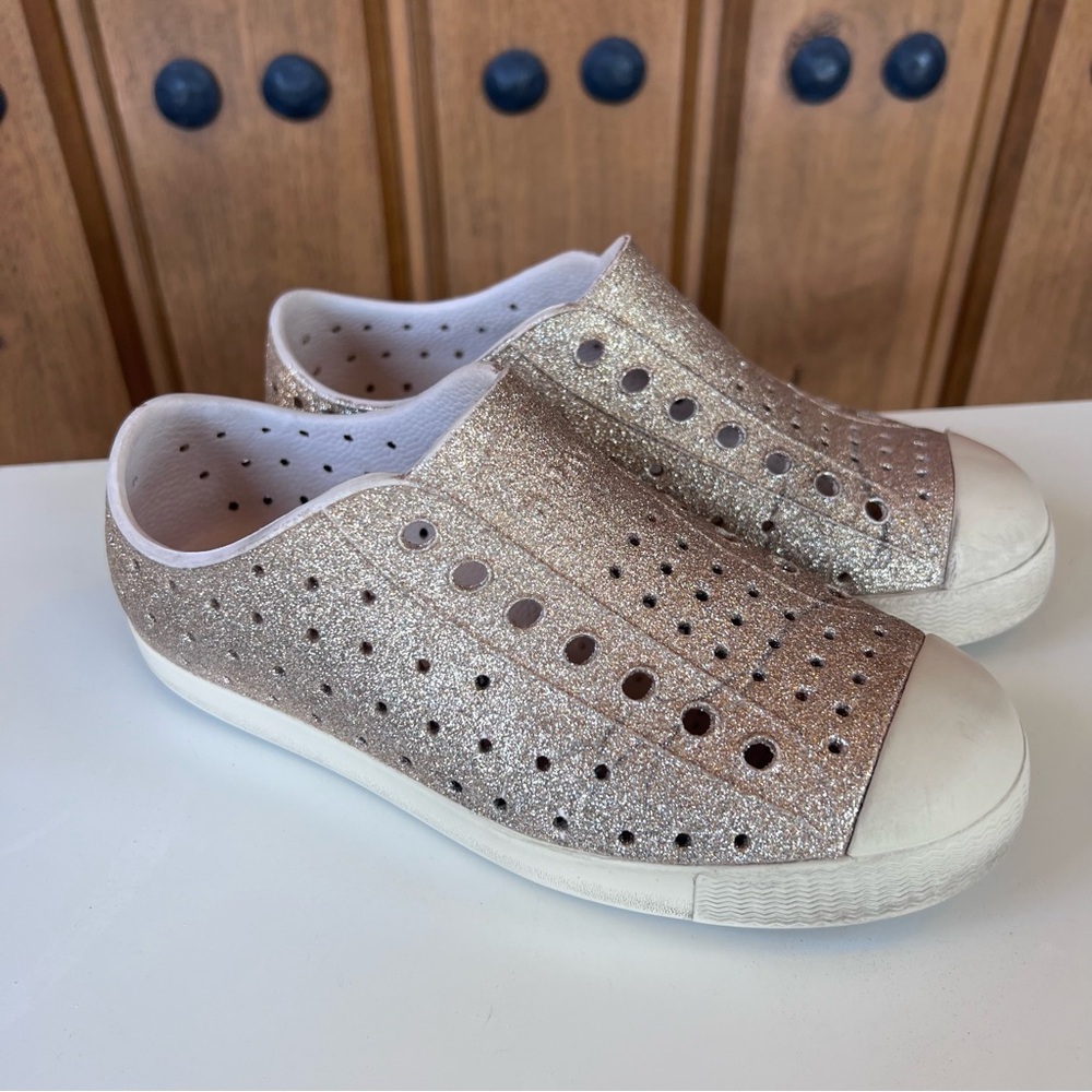 Native Gold Glitter Shoes, C13